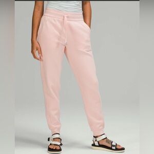 #532 Lululemon Scuba High-Rise Jogger *Fleece 28"
Pink Mist Sz 10